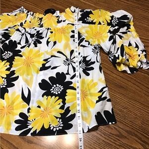 Woman’s Neue with tags size medium Floral Off-Shoulder Top - Yellow and Black
